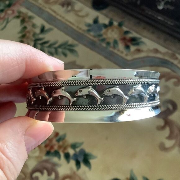 Sterling SILVER 925 EMBOSSED DOLPHINS WIDE BRACELET​ - Picture 8 of 9